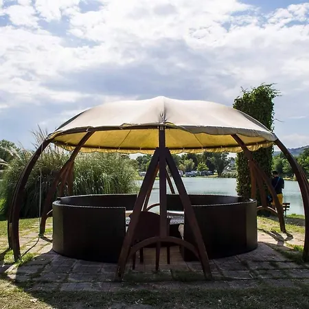 Camping Lago Azzurro אתר קמפינג אלטידונה